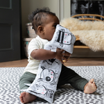 Baby enjoys play time on supportive groot speelmatten with black ad white design 